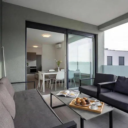 Sang Near The - Happy Apartman Pula