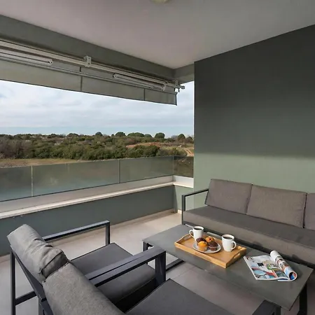 Sang Near The - Happy Apartman Pula